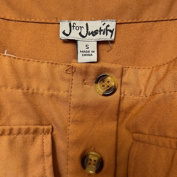NWOT- Caramel & tortoise shorts romper w/ removable belt & functional buttons :) - Picture 5 of 7